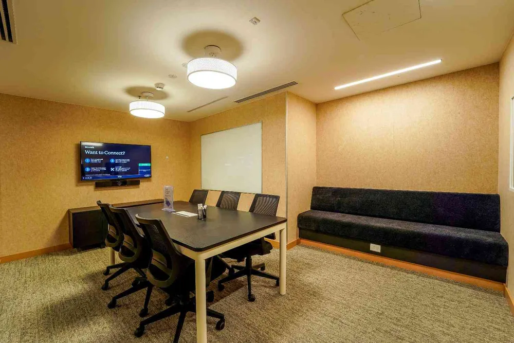 6 Seater Meeting Room