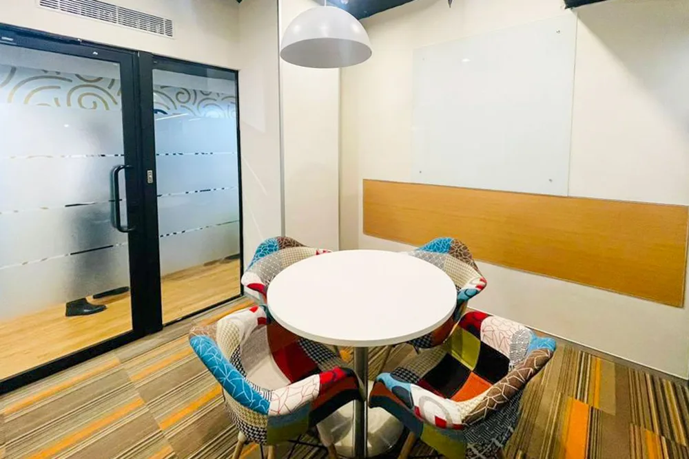 4 Seater Meeting Room