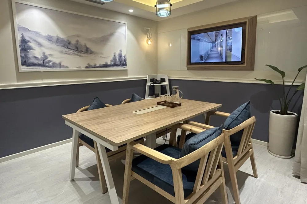 4 Seater Meeting Room