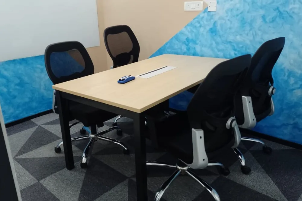 4 Seater Meeting Room
