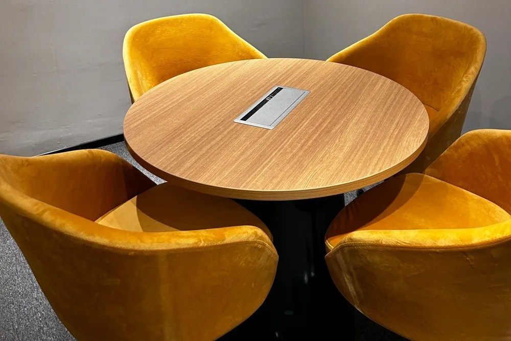 4 Seater Meeting Room