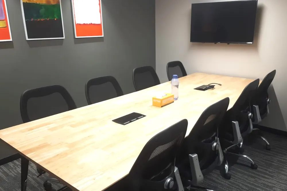 8 Seater Meeting Room