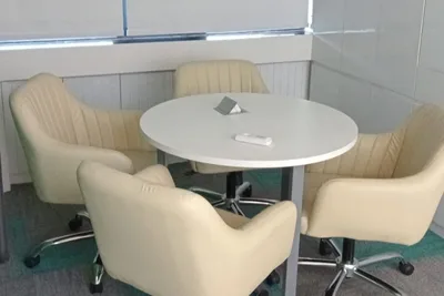 4 Seater Meeting Room