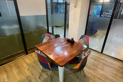 4 Seater Meeting Room