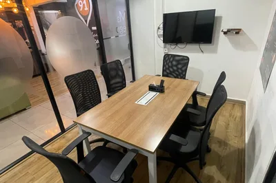 6 Seater Meeting Room