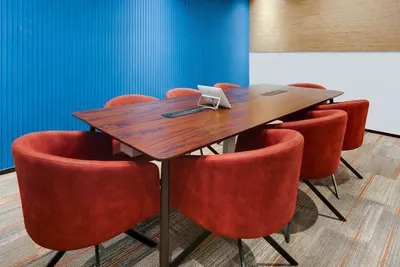8 Seater Meeting Room