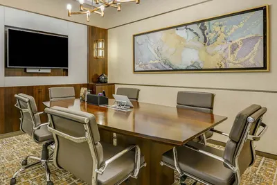 6 Seater Meeting Room