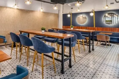 Open Desk / Lounge Spot