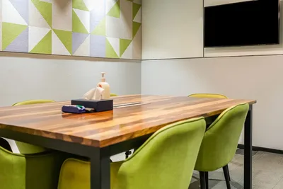 6 Seater Meeting Room