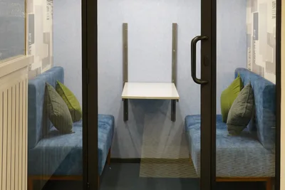 4 Seater Meeting Room