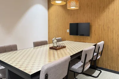 6 Seater Meeting Room