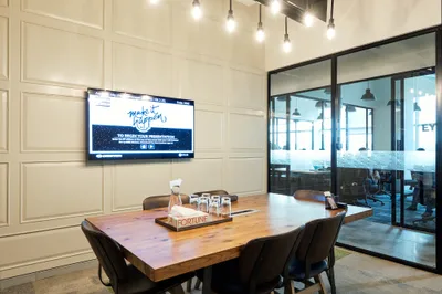 6 Seater Meeting Room
