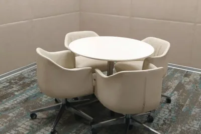 4 Seater Meeting Room