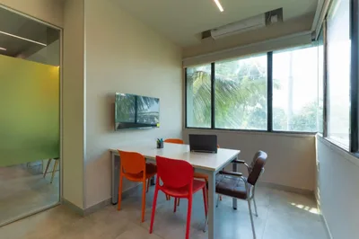 5 Seater Meeting Room