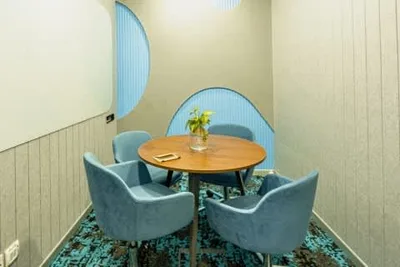4 Seater Meeting Room