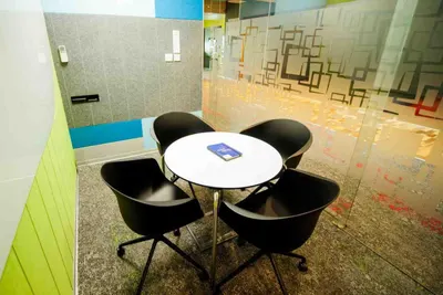 4 Seater Meeting Room