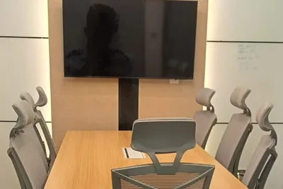7 Seater Meeting Room