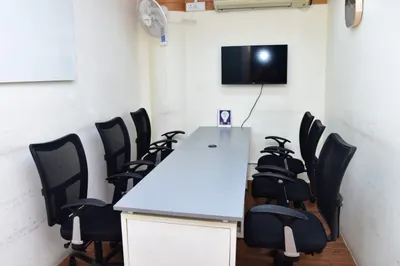 8 Seater Meeting Room