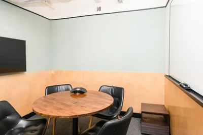 4 Seater Meeting Room