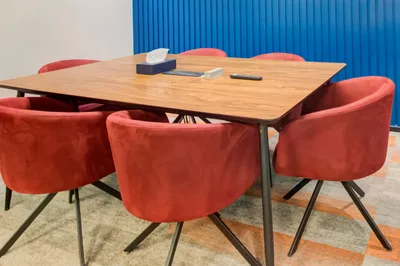 6 Seater Meeting Room