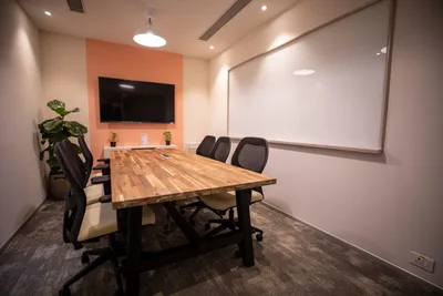 6 Seater Meeting Room