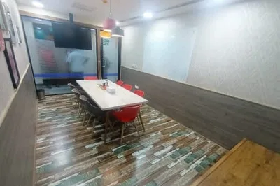 8 Seater Meeting Room