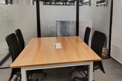 4 Seater Meeting Room