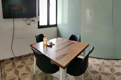 4 Seater Meeting Room