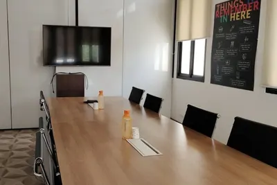 8 Seater Meeting Room