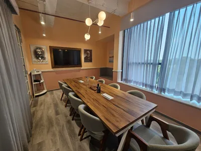 9 Seater Meeting Room