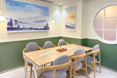 6 Seater Meeting Room