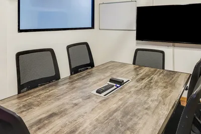 6 Seater Meeting Room
