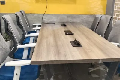 8 Seater Meeting Room