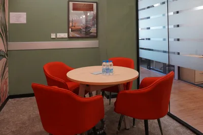 4 Seater Meeting Room