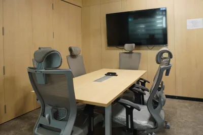 5 Seater Meeting Room