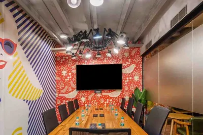 9 Seater Meeting Room