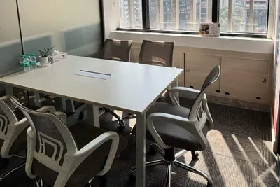 5 Seater Meeting Room