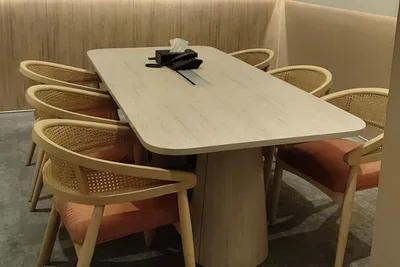 6 Seater Meeting Room