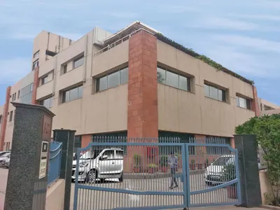 Whole-floor lease