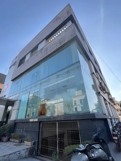Whole-floor lease