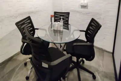 4 Seater Meeting Room
