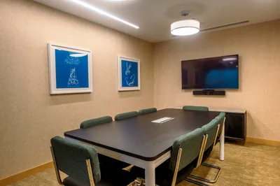 6 Seater Meeting Room