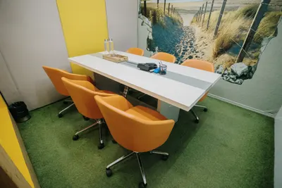 6 Seater Meeting Room