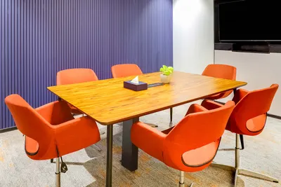 6 Seater Meeting Room
