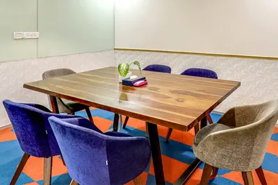 6 Seater Meeting Room