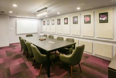 10 Seater Meeting Room