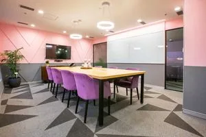 8 Seater Meeting Room