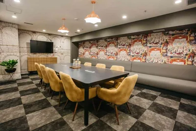 9 Seater Meeting Room