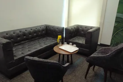 5 Seater Meeting Room