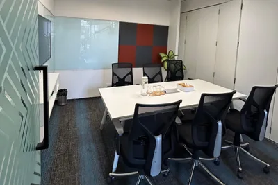 6 Seater Meeting Room